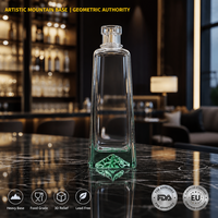 Bouteille en verre carrée conique de luxe Solent 375 ml avec base en relief 3D montagne iceberg et base lourde pour whisky, brandy et spiritueux
