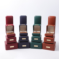 Boîte à bijoux rectangulaire en cuir PU à coins arrondis, étiquette dorée, personnalisable en usine, pour accessoires, bagues, boucles d'oreilles, bracelets, emballage