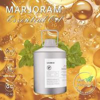 Huiles essentielles de marjolaine douce 100% pures et naturelles (Origanum majorana) pour l'aromathérapie, les soins de la peau, les diffuseurs et les massages corporels.