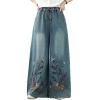 Nouvelles collections automne 2026 : Pantalon en jean ample et décontracté pour femme, taille élastique, broderie florale, bleu délavé, coupe large, chic et décontracté, grandes tailles, vente en gros.
