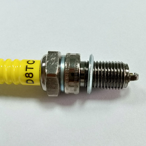 Pièces d'allumage de haute qualité moteur D8TC bougie d'allumage de <span class=keywords><strong>moto</strong></span> jaune pour YAMAHA HONDA <span class=keywords><strong>SUZUKI</strong></span> CF <span class=keywords><strong>MOTO</strong></span> - Product Image 5