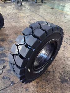 Pneumatici per Carrelli Elevatori Kebek 7.00-12, Gomme Solide 6.00.9 in Vendita - Product Image 3