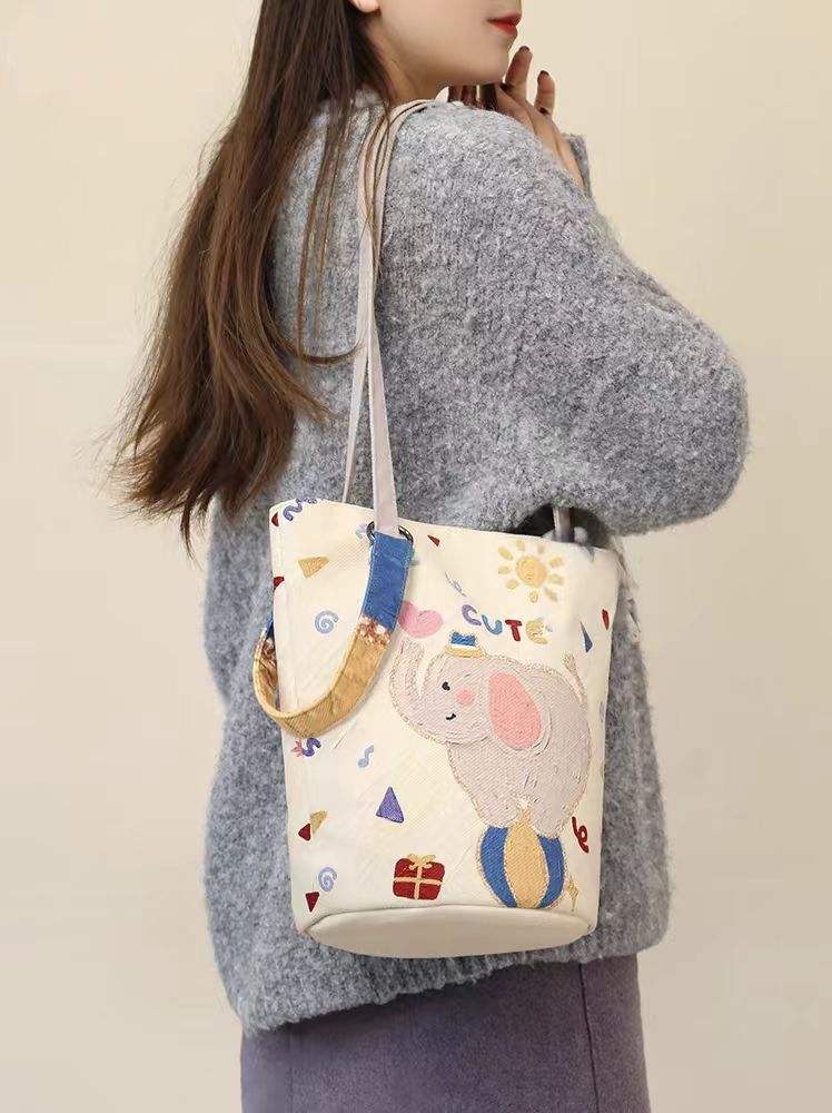 One elephant bucket bag