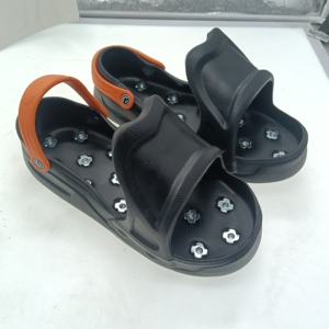 1 paio di scarpe con punte per pavimentazioni in calcestruzzo autolivellante e resina epossidica - Product Image 4