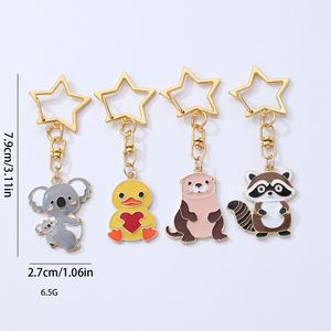 Lindo Llavero con Colgante de Animalitos de Dibujos Animados: Koala, Patito, Nutria, Mapache y Pentagrama - Product Image 3