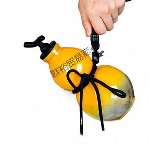 Bouteille d'eau sport en plastique écologique en forme de gourde grande capacité – Tendance créative et mode pour le transport en groupe - Product Image 1