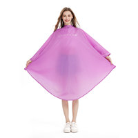 Marque privée Prix d'usine Capes de salon avec manches, Capes de salon de coiffure en nylon imperméable en vrac 18AS2