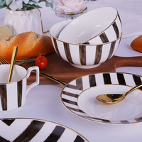 Vente en gros d'assiette simple haut de gamme ensembles de vaisselle bicolores noir et blanc ensemble d'assiettes de présentation en céramique pour mariage