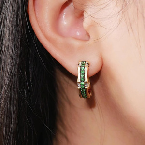 Boucles d'oreilles créoles vertes pour femmes, design simple, accessoires d'oreille pour usage quotidien - Product Image 6