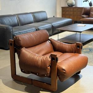 Fauteuil simple en cuir inclinable avec structure en bois massif, style vintage pour salon - Product Image 1