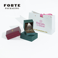 Boîte à bijoux LED FORTE en papier vert, à angle droit, avec bord droit, logo personnalisé disponible, design luxueux et écologique