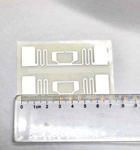 UHF <span class=keywords><strong>RFID</strong></span> 스티커 UP-7017 인쇄 가능한 소매 의류 관리 UHF 스티커 860~960Mhz UHF <span class=keywords><strong>RFID</strong></span> 자체 접착 라벨 - Product Image 2