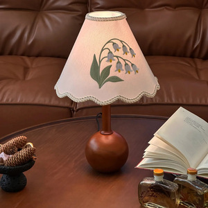 Abat-jour en tissu style crème français, forme cloche, fait main, rétro vintage, pour chambre ou salle à manger - Product Image 1