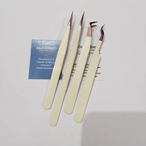 Pinzas para extensiones de pestañas de acero inoxidable con recubrimiento en polvo de color beige sostenibles con punta puntiaguda de oro rosa - Product Image 6