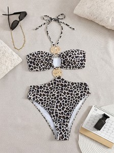 Maillot de bain une pièce rétro européen et américain pour femmes, imprimé léopard blanc, avec détails métalliques ronds, ouvert à l'avant - Product Image 6