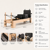 Ensemble d'équipement de Pilates en bois naturel prêt pour le studio, avec Reformer, Table Trapèze, Chaise et Barres