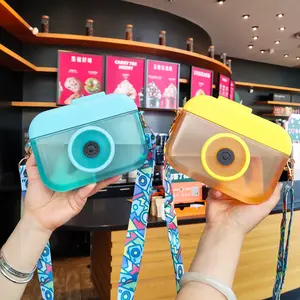 Gros cadeaux en plastique créatif caméra bouteille d'eau potable avec de la paille