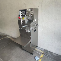 Machine de remplissage semi-automatique LGD10 avec servomoteur et pompe à engrenages pour le remplissage d'huile en bouteille