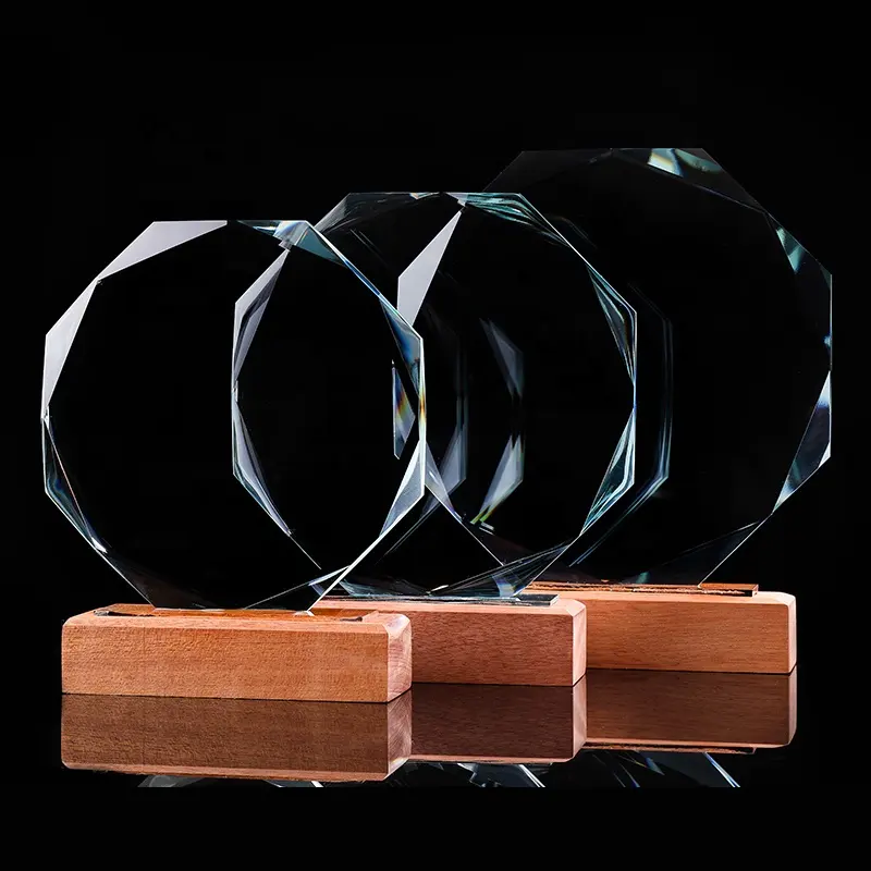 Trofeo de cristal con forma de Octágono redondo en blanco de recuerdo de juego barato al por mayor con base de madera premio de trofeo de madera