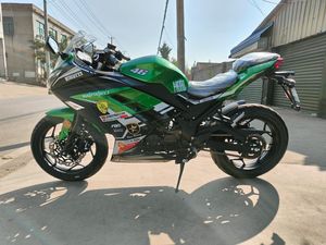 คาวาซากิ นินจา 400 ซีซี มอเตอร์ไซค์มือสอง ใช้เชื้อเพลิงเบนซิน สำหรับขับขี่บนถนน รถสปอร์ตไบค์สมรรถนะสูง นินจา - Product Image 3