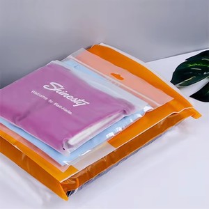 Sous-vêtements jetables en PE imprimés personnalisés, recyclables, sac à fermeture éclair givré, emballage <span class=keywords><strong>de</strong></span> vêtements en PVC, sacs à fermeture éclair pour bikini, logo - Product Image 4