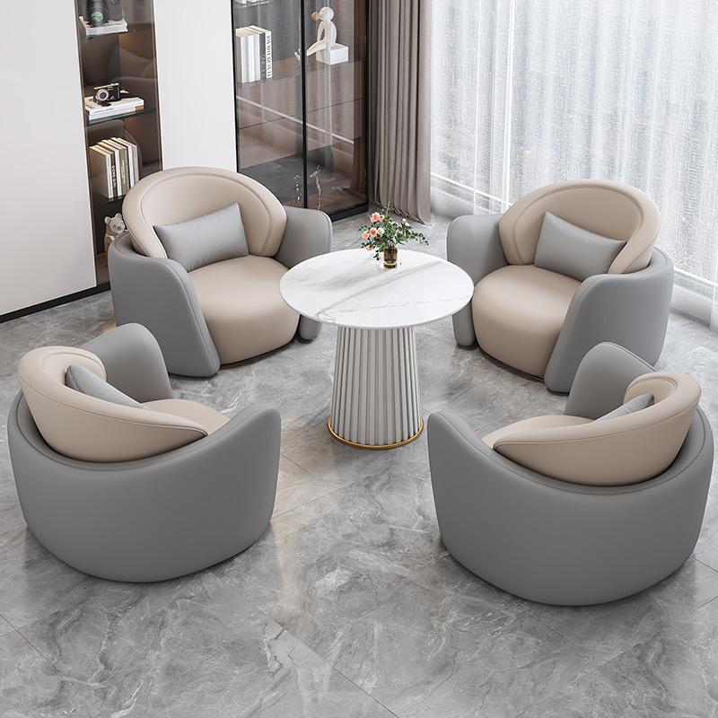 A table and four chairs (grey)