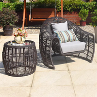Ensemble de meubles de jardin en rotin imperméable et durable, avec une chaise individuelle et une table basse