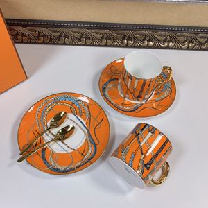 Vente en gros de tasses et d'assiettes en porcelaine fine de luxe européenne à motif de cheval orange et blanc - Product Image 5