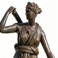 Une statue moderne en bronze gravée de Diane, la déesse romaine de la chasse