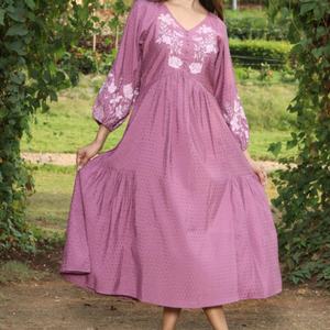 ชุดเดรสผ้าฝ้ายลินินทรงเอ สไตล์ลำลอง คอวี แขนยาว ความยาวปานกลาง เหมาะสำหรับวันหยุดฤดูร้อนสำหรับผู้หญิง  ปรับแต่งได้ตามต้องการ - Product Image 2