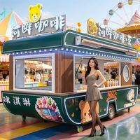 Charmante remorque de food truck unique en acier inoxydable avec des designs personnalisés pour la vente de glaces et de hot-dogs, attirant les familles et les enfants
