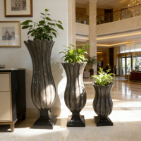 Ensemble de vases de sol en céramique gris foncé de luxe moderne, finition brillante, forme de tulipe cannelée, base carrée, décoratif pour mariage