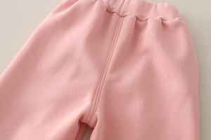 Set Invernale Caldo e Trendy in Tre Pezzi per Bambine: Cappotto con Cappuccio, Pantaloni e Giacca Imbottita in Lana Pettinata con Fiocco - Product Image 6