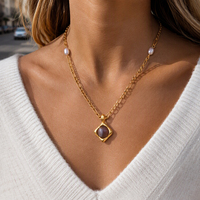 Collier pour femme en acier inoxydable minimaliste français, avec pendentif losange, cabochon en pierre naturelle, perle d'eau douce et chaîne Figaro