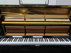 Piano Vertical Yamaha U2G Usado, Calidad Premium, Hecho en Japón, Piano Acústico de Larga Duración - Product Image 5