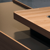 Nuova Scrivania Direzionale di Design Personalizzato, Minimalista e Moderna, Ecologica e Resistente, Scrivania di Lusso per Manager e Dirigenti