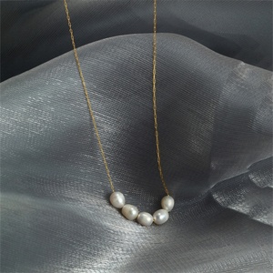 Colliers ras du cou de luxe pour femmes, bijoux minimalistes délicats en perles d'eau douce naturelles, vente en gros - Product Image 2