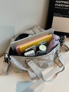 Sac de sport personnalisé simple et tendance en toile rigide écologique pour femme, sac de voyage de week-end grande capacité, sac de voyage à bandoulière - Product Image 6