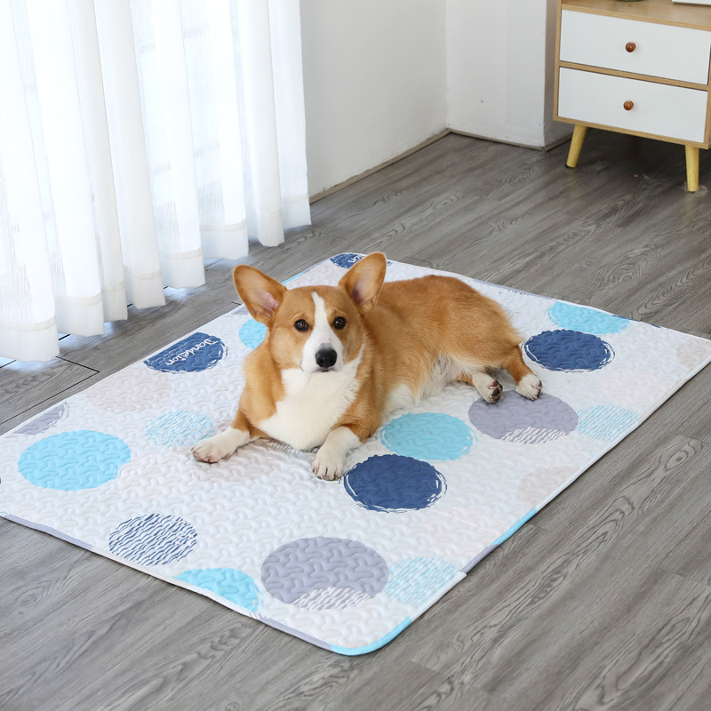 [Prix de liquidation] Tapis antidérapant matelassé bleu à pois