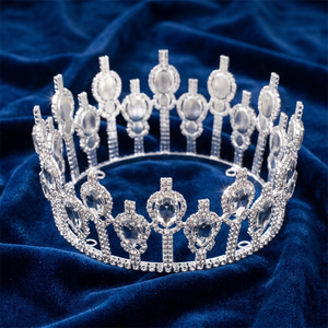 Corona da Regina Personalizzata con Medaglione Ovale, Pilastro Sovrapposto, Altezza Alternata, Strass in Vetro Sfaccettato, Fascia Circolare Completa - Product Image 6