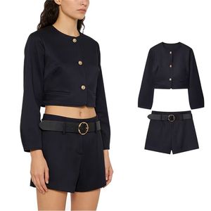 ชุดสูทผู้หญิงแบบสั้นติดกระดุมทอง พร้อมเข็มขัด ผลิตโดยโรงงานผู้ผลิต OEM ขายส่งโดยตรงจากโรงงาน ชุด 2 ชิ้น - Product Image 1