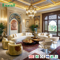 Conjunto de Muebles de Lujo para Villa, Sofá Seccional Curvo de Diseño Italiano con Detalles Metálicos Ornamentados para Proyectos Residenciales de Élite