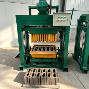 Machine manuelle de fabrication de briques facile à transporter, équipement mobile de moulage de briques en ciment pour les chantiers de construction temporaires - Product Image 1