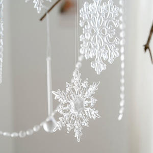 Décoration de sapin de Noël en acrylique de style nordique européen, perles en chaîne, goutte d'eau glacée, pendentif flocon de neige, glace transparente, neige - Product Image 4