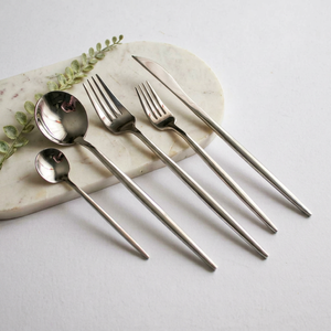 Ensemble de couverts en acier inoxydable à haute teneur en chrome, sans danger pour les aliments - Ensemble de couverts commerciaux résistants aux produits chimiques pour la restauration en croisière et en avion - Product Image 1