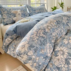 Juego de cuatro piezas de algodón puro de lana gruesa, funda de edredón de cama cálida de algodón en otoño e invierno - Product Image 1