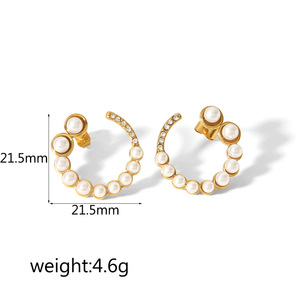 Pendientes de Perlas en Forma de C con Baño de Oro y Bisel de Acero Inoxidable para Uso Diario - Product Image 5