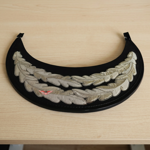 Visière de casquette KEW brodée à la main avec motif feuille de chêne argentée, accessoires uniformes pour défilés et cérémonies, visière en fil de soie. - Product Image 3