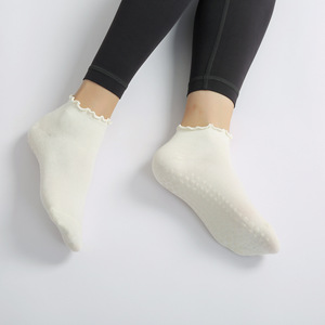 Chaussettes de yoga antidérapantes en dentelle à tête ronde personnalisées pour femmes chaussettes de pilates de sol de couleur unie rétro japonaises chaussettes de sport simples - Product Image 2