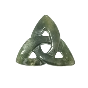 Ultima Novità: Pietra Naturale Fancy Fasper con Intaglio Nodo Irlandese, Triangolo Cavo - Product Image 1